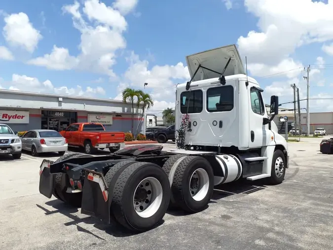 2019 FREIGHTLINER CASCADIA 125