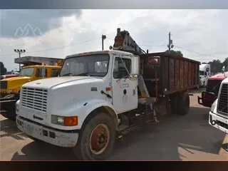 2001 INTERNATIONAL 4900