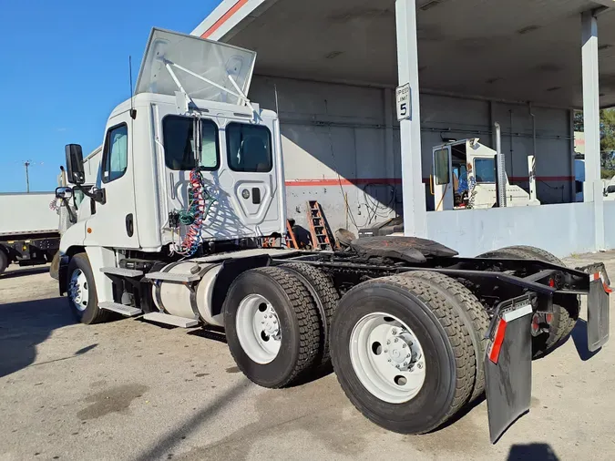 2016 FREIGHTLINER/MERCEDES CASCADIA 125