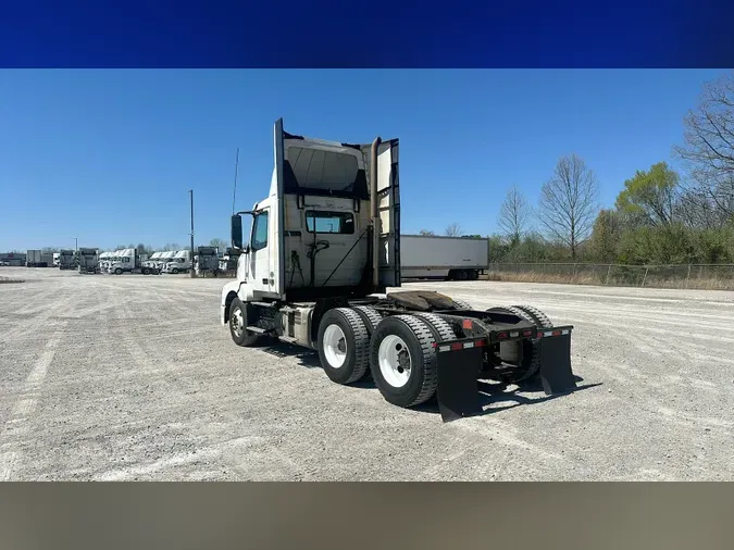 2015 Volvo VNL300