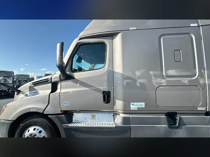 2023 Freightliner Cascadia 126