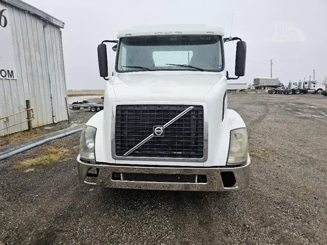 2015 VOLVO VNL64T300