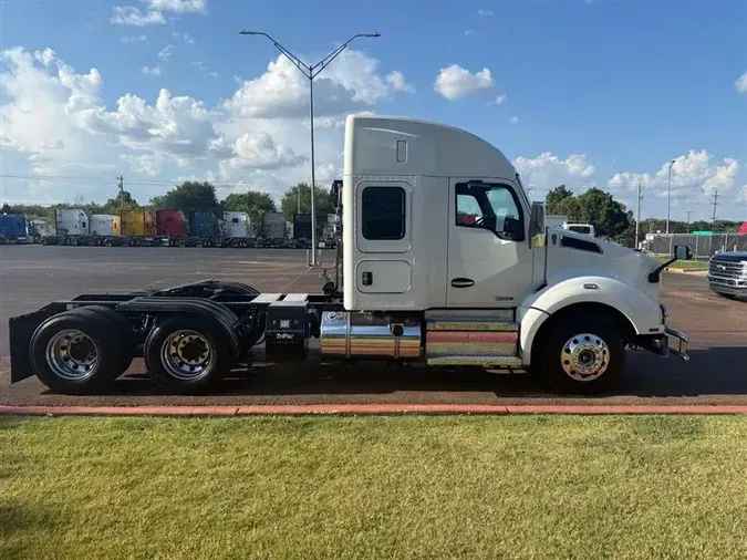 2022 KENWORTH T880
