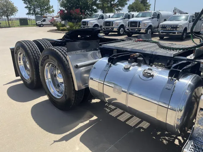 2022 Peterbilt 389