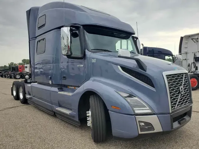 2025 VOLVO VNL64T860