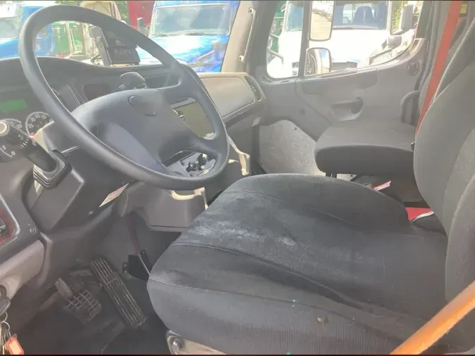 2017 FREIGHTLINER M2 106