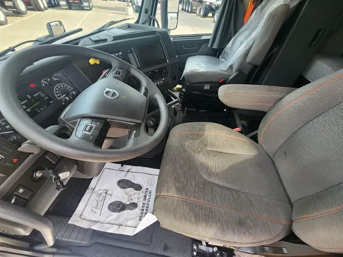 2024 VOLVO VNL64T760