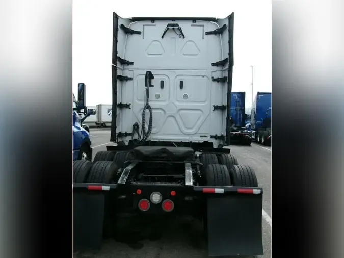 2021 FREIGHTLINER Cascadia 126