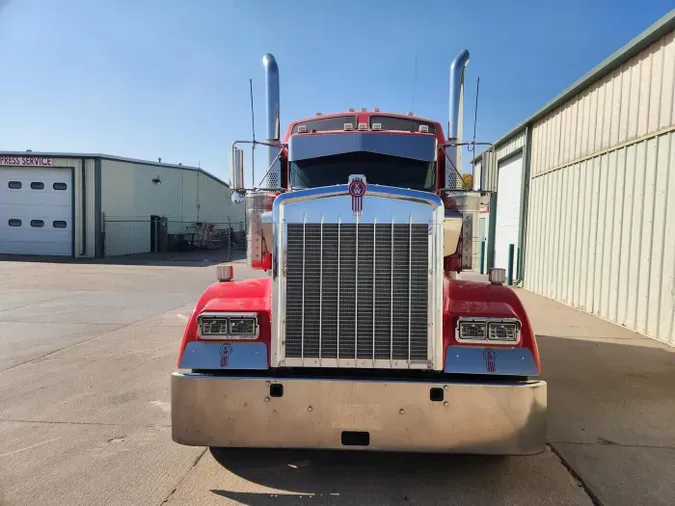 2022 Kenworth W900L