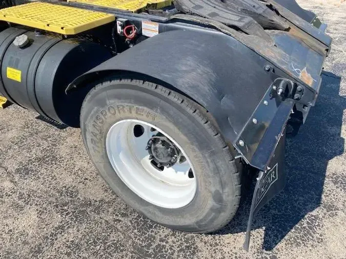 2021 AutoCar ACTT42