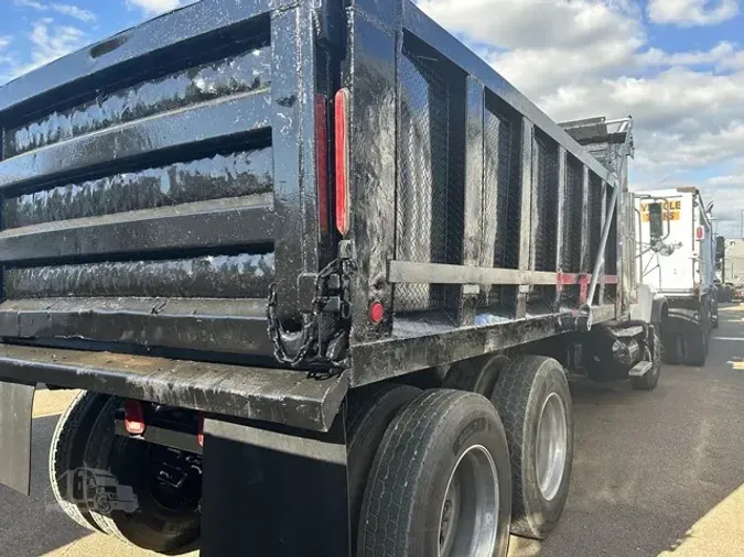 2003 MACK GRANITE CV713