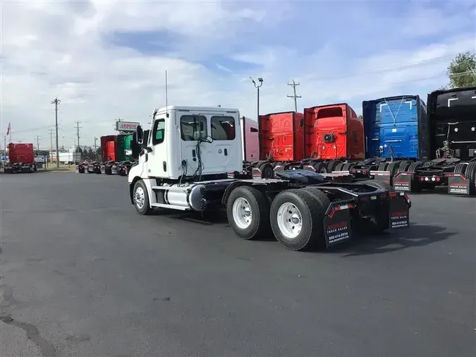 2020 FREIGHTLINER CA126