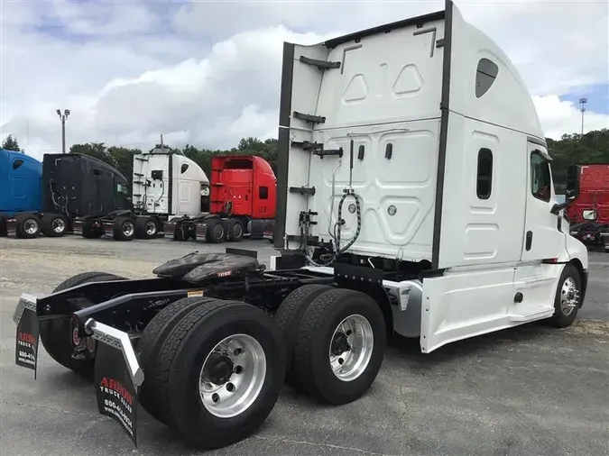 2020 FREIGHTLINER CASCADEVO1