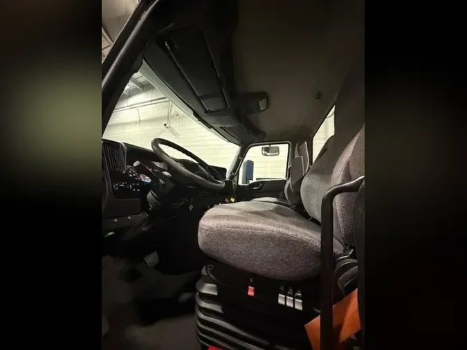 2019 NAVISTAR INTERNATIONAL RH613 DAYCAB S/A