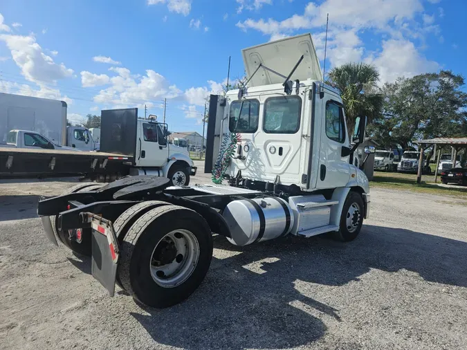 2020 FREIGHTLINER/MERCEDES CASCADIA 113