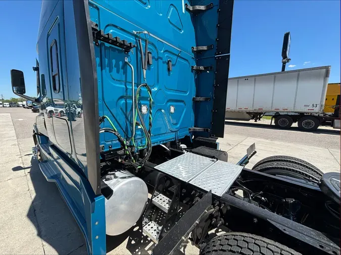 2024 Freightliner Cascadia 126