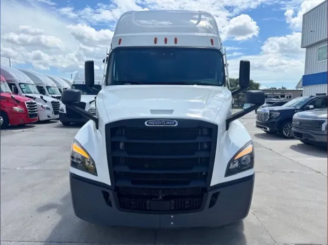 2021 Freightliner Cascadia 126