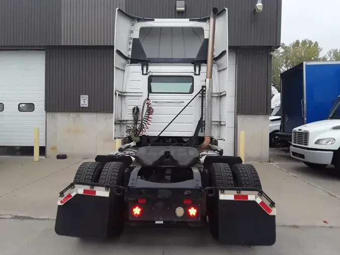 2019 VOLVO VNR42T 300