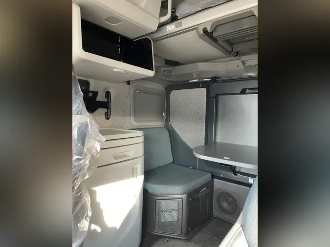 2026 VOLVO VNL64T860