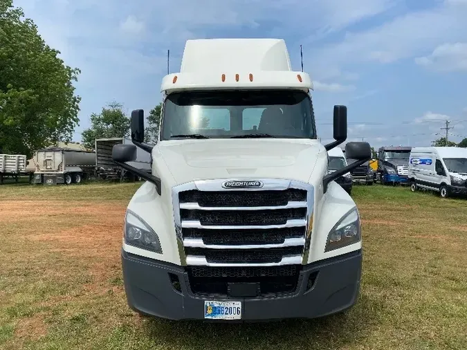 2018 Freightliner T12664ST