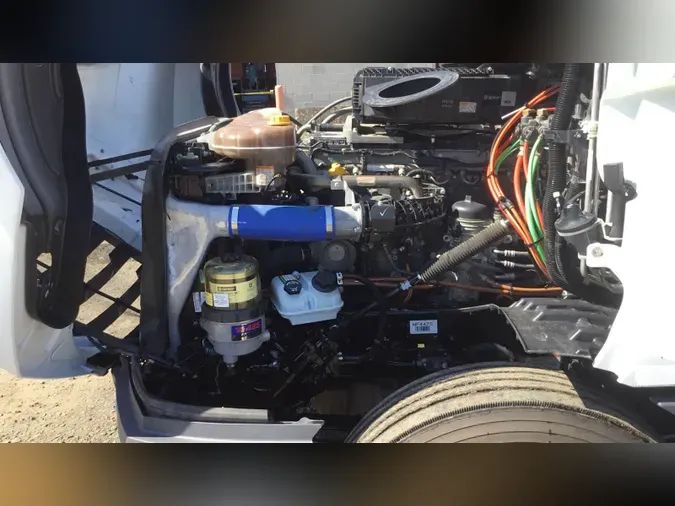 2021 Freightliner Cascadia 126082f58cead9aa16fba6db3df06f075fa