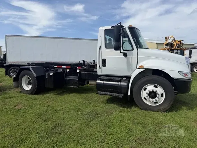 2002 INTERNATIONAL DURASTAR 4400