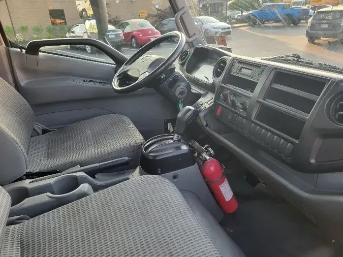 2017 HINO TRUCK 195