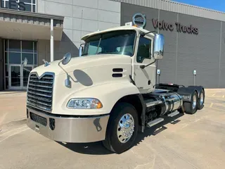 2017 MACK CXU613