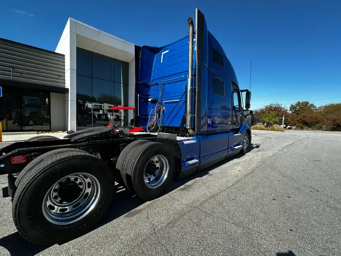 2021 Volvo VNL64T860