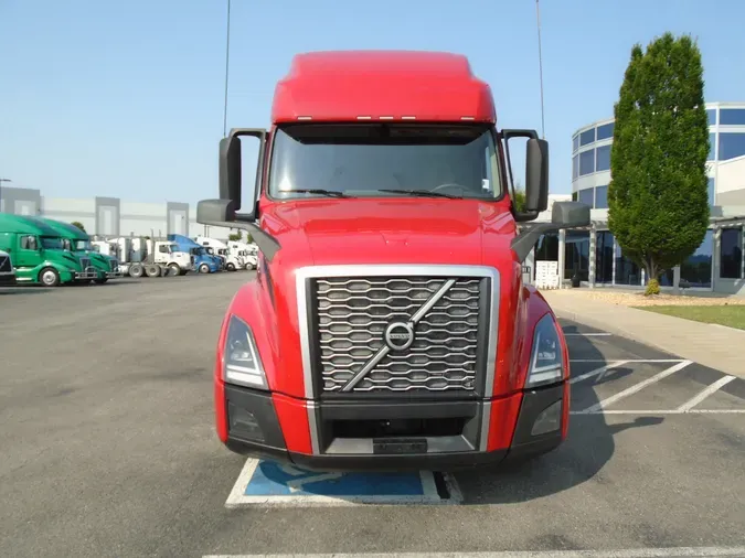 2022 VOLVO VNL64T760