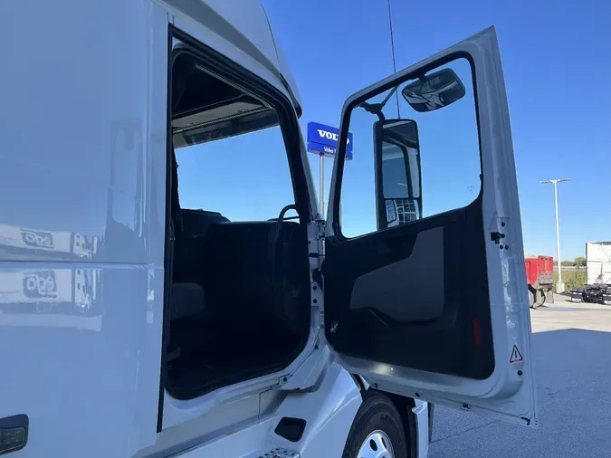 2024 VOLVO VNL64T860083d068c45798ae7bb8569a66fe9eaaa