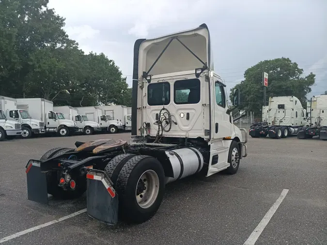 2021 FREIGHTLINER/MERCEDES CASCADIA PX11642ST