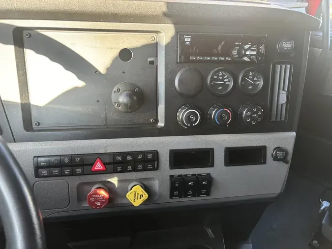 2020 Freightliner Cascadia 126083fdc06eede6da048313db4466f2343