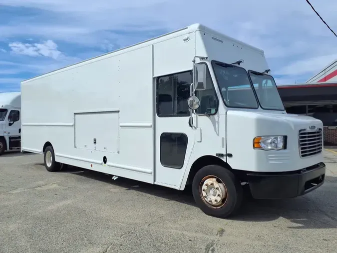 2016 FRTLR CUSTOM CHASSIS CORP MT55