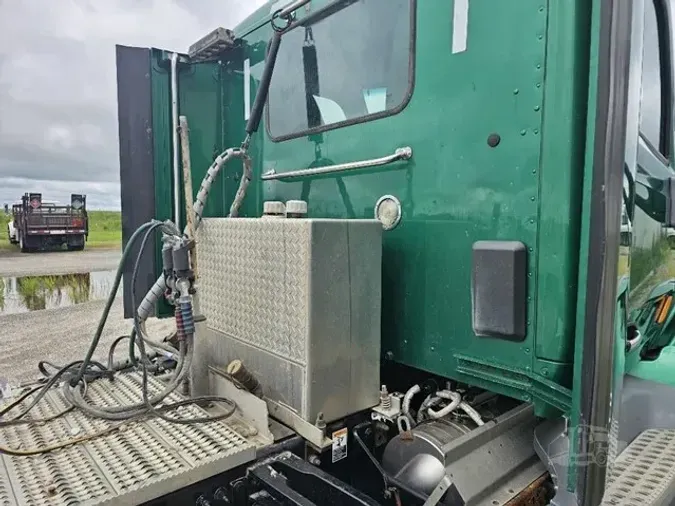 2017 PETERBILT 579