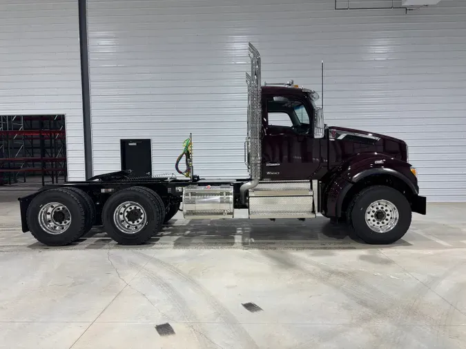 2027 Kenworth T880S