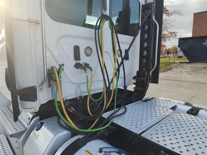 2020 FREIGHTLINER CA126