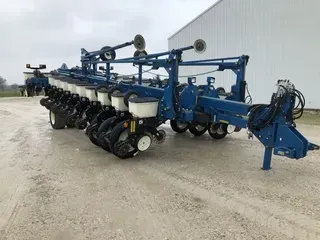 2008 Kinze 3800