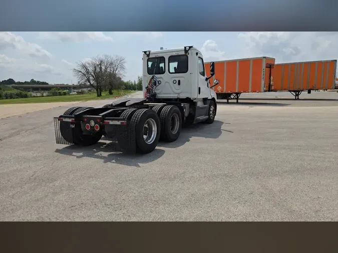 2019 Freightliner Cascadia 126084fbd4e691b4367c256515ebf7b89d4