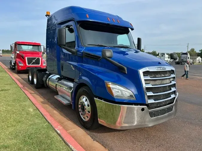 2020 FREIGHTLINER CA126