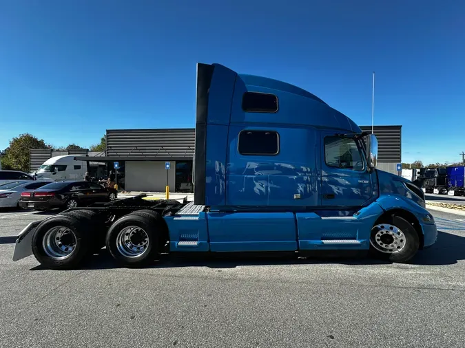 2022 Volvo VNL64T860