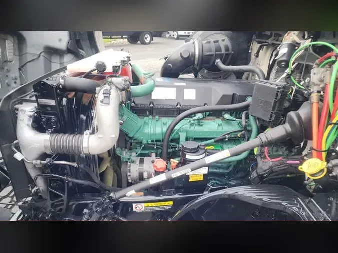 2020 VOLVO VNL760