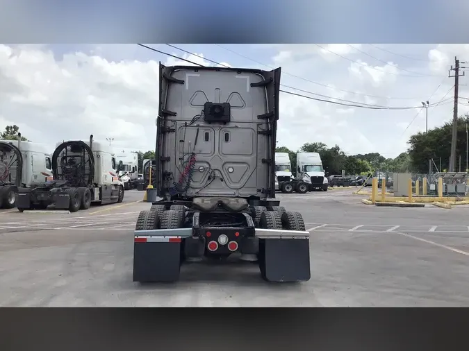 2021 Freightliner Cascadia 126