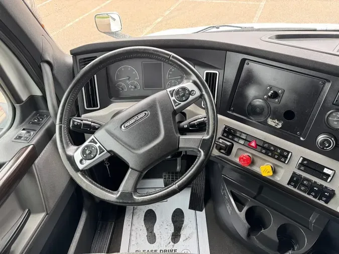 2022 FREIGHTLINER Cascadia 126