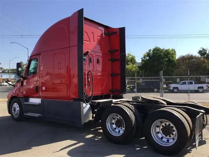 2021 FREIGHTLINER CASCADEVO1