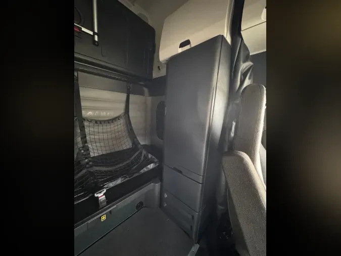 2022 FREIGHTLINER Cascadia 126