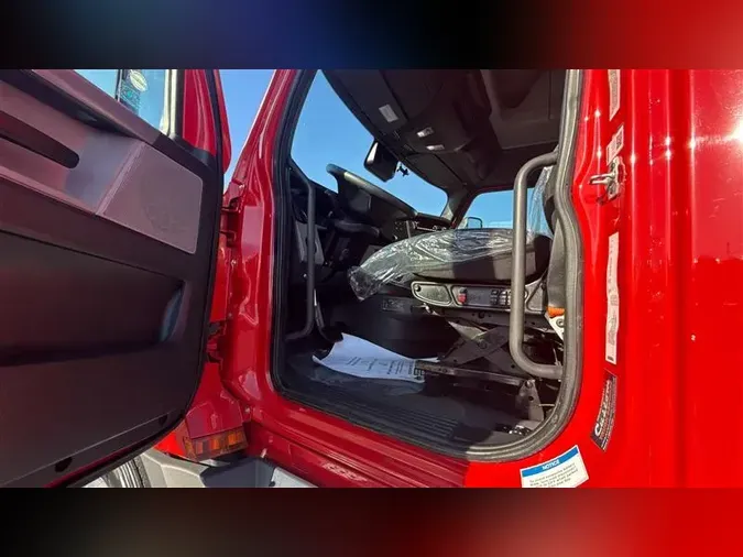 2022 FREIGHTLINER CA126