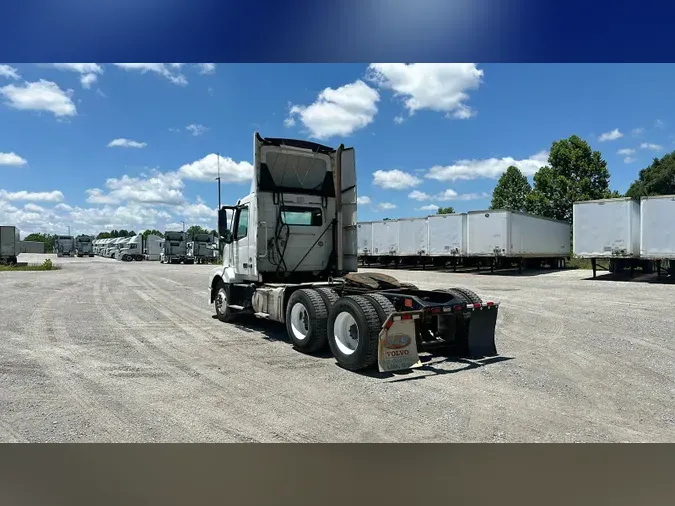 2016 Volvo VNL300