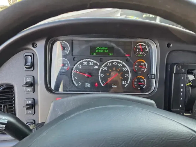 2018 FREIGHTLINER M2 106