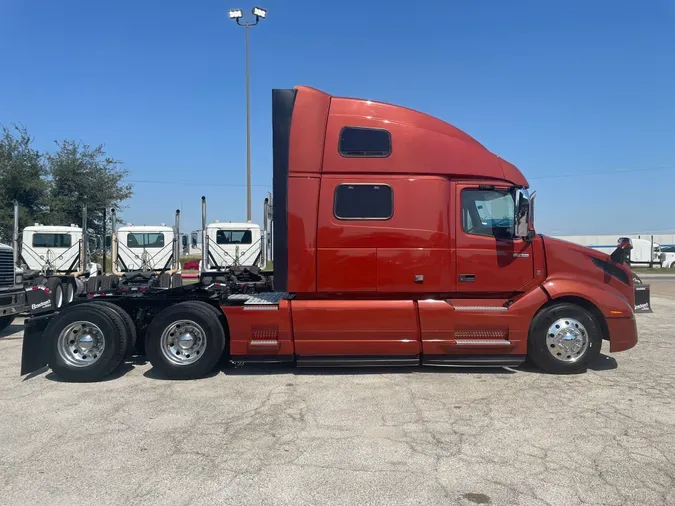 2022 VOLVO VNL64T860